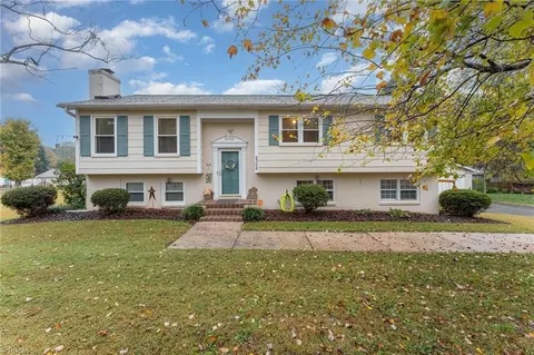 2308 Pebble Creek Rd, Winston Salem, NC 27107