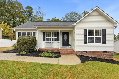 715 Dillon St, Thomasville, NC 27360