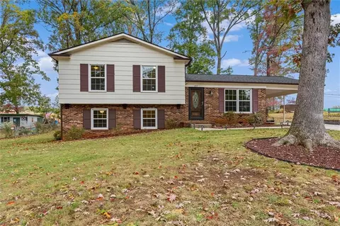 257 Logan Ct, King, NC 27021