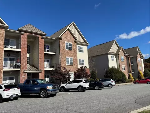 6815 Hanesbrook Cir #304, Clemmons, NC 27012