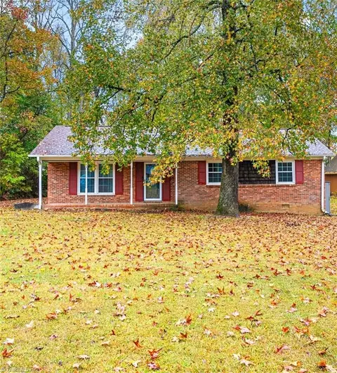 3931 Manila Rd, Greensboro, NC 27406