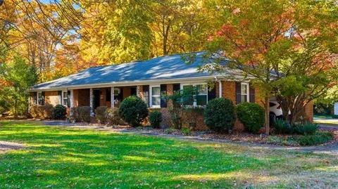 1613 Westridge Rd, Greensboro, NC 27410