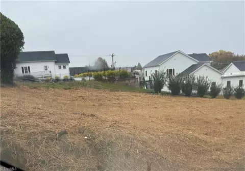 241 Rockford St, Mount Airy, NC 27030