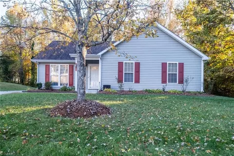 827 Banner Oak Ct, Greensboro, NC 27406