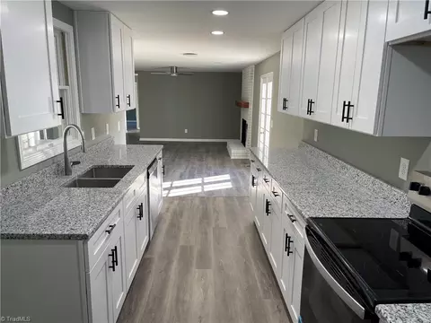 Entry Way - 150 S Fuller Mill Rd, Trinity, NC 27370 photo 1 of 2