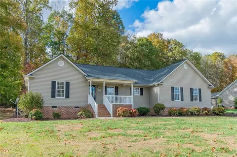 7112 Destiny Jo Rd, Pleasant Garden, NC 27313