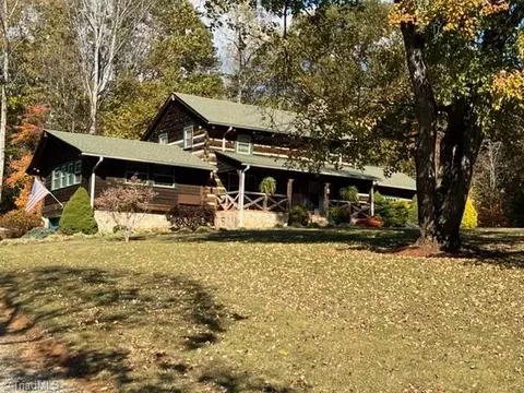 9011 Mibeck Rd, Belews Creek, NC 27009