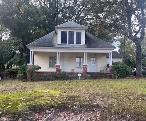 1517 Tucker St, Greensboro, NC 27405