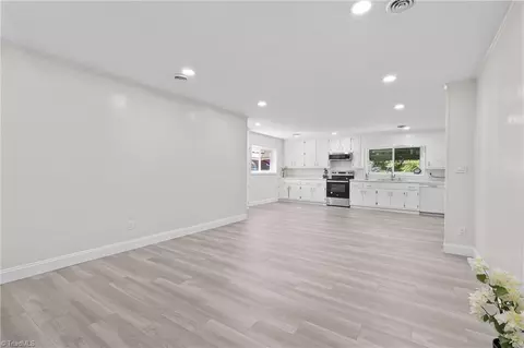 Living - 528 Aileen Ave, Biscoe, NC 27209 photo 3 of 6