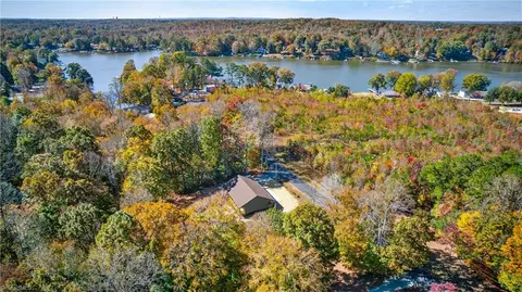 211 Lake Drive 8, Lexington, NC 27292