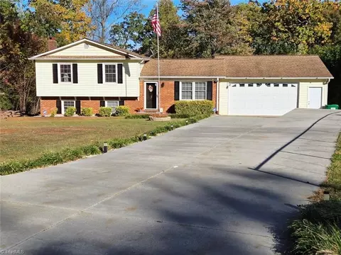 206 Bessemer Ct, King, NC 27021