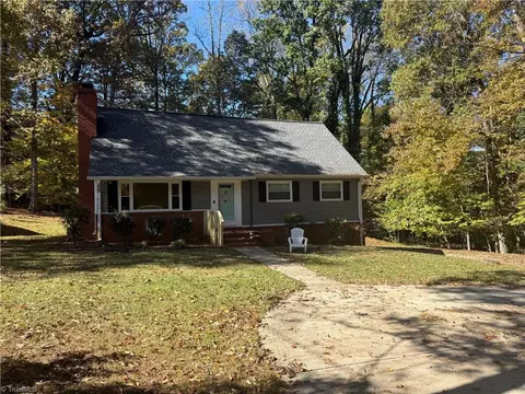 521 Dogwood Cir, High Point, NC 27260