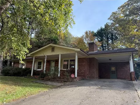 221 Doncaster Dr, North Wilkesboro, NC 28659