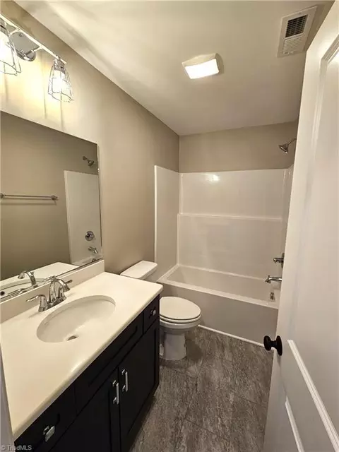 Bath - 109 Glen Brooke Ln, King, NC 27021 photo 6 of 6
