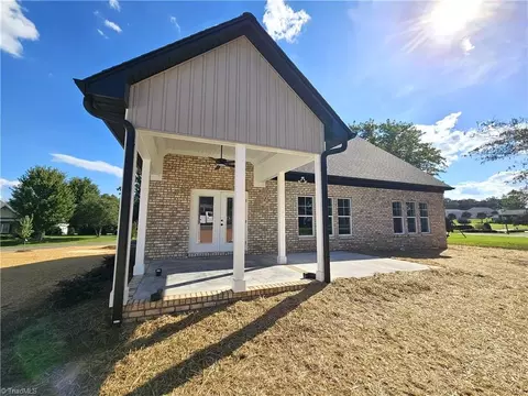 Exterior - 109 Glen Brooke Ln, King, NC 27021 photo 3 of 6