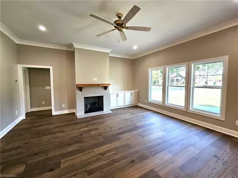 Living - 109 Glen Brooke Ln, King, NC 27021 photo 4 of 5