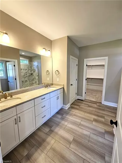 Bath - 109 Glen Brooke Ln, King, NC 27021 photo 2 of 6