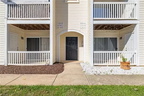 2201 Lambeth Farm Ln, Kernersville, NC 27284