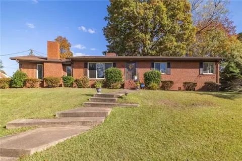 702 Hampton St, Eden, NC 27288