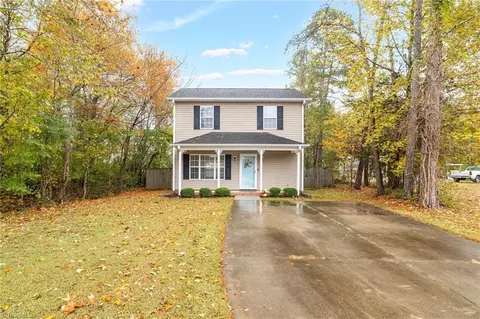 135 Pineywood St, Thomasville, NC 27360
