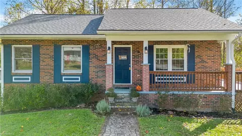823 NW Queens St, Lenoir, NC 28645