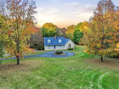 1601 Peace Haven Rd S, Clemmons, NC 27012