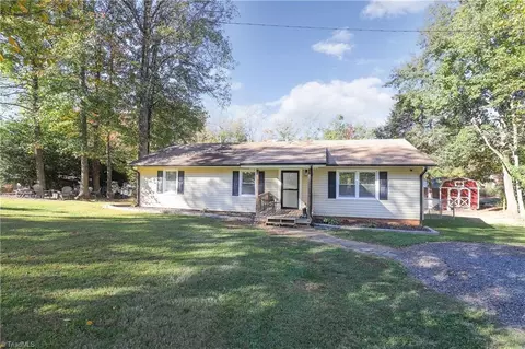 234 College Ln, Reidsville, NC 27320