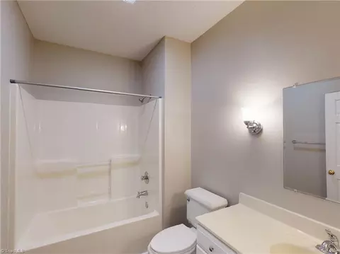 914 Flicker Ln, High Point, NC 27262 photo 13
