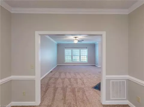 914 Flicker Ln, High Point, NC 27262 photo 8