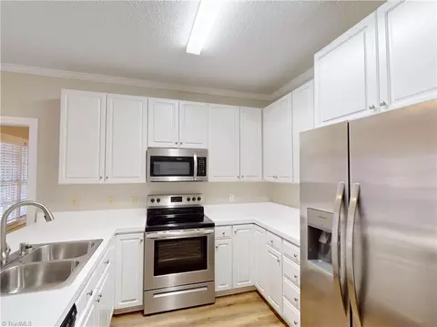 914 Flicker Ln, High Point, NC 27262 photo 10