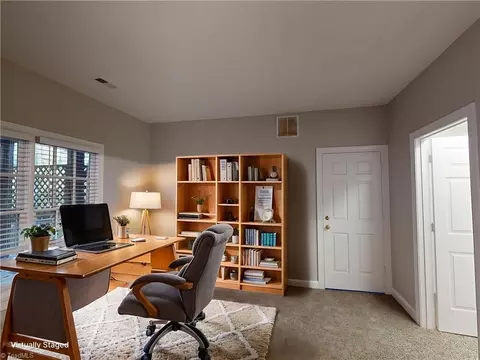 914 Flicker Ln, High Point, NC 27262 photo 6