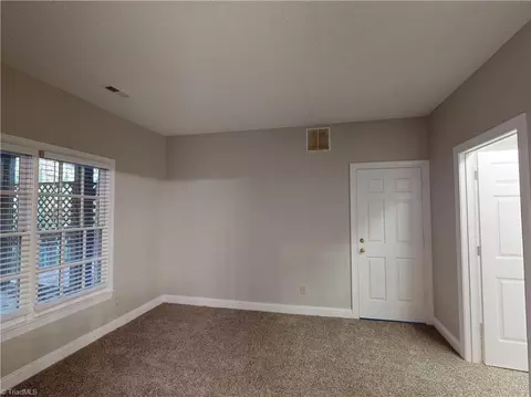 914 Flicker Ln, High Point, NC 27262 photo 25