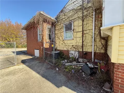 Exterior - 2507 Lexington Ave, High Point, NC 27262 photo 4 of 7