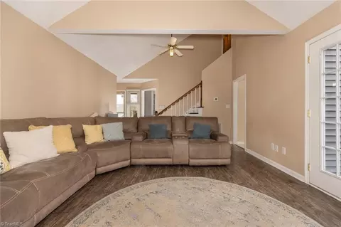 Living - 201 Maplewood Ct, Trinity, NC 27370 photo 4 of 7
