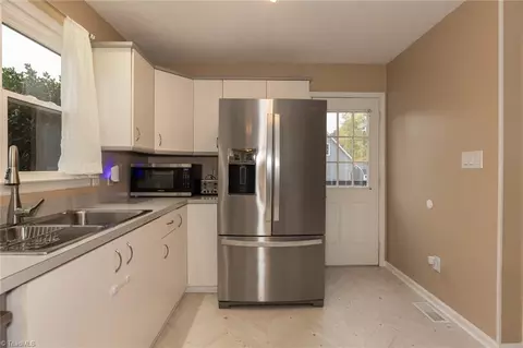 Kitchen - 201 Maplewood Ct, Trinity, NC 27370 photo 2 of 2