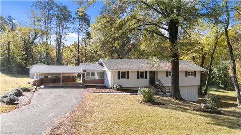 5712 Tomahawk Rd, Winston Salem, NC 27106