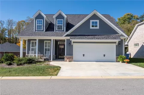 423 Fernwood Dr, Yadkinville, NC 27055