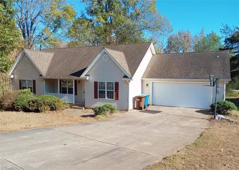 105 Wolf Den Ct, Climax, NC 27233