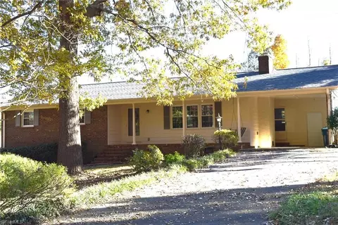 2702 Peace Haven Dr, Pleasant Garden, NC 27313