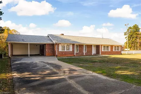 106 Forest Hill Rd, Lexington, NC 27295