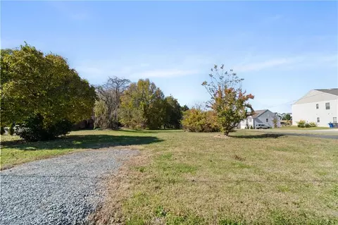 610 Meadowlark Dr, Winston Salem, NC 27106
