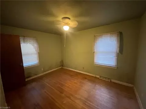 Bedroom - 910 Arch St, High Point, NC 27260 photo 3 of 4