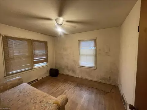 Bedroom - 910 Arch St, High Point, NC 27260 photo 2 of 4
