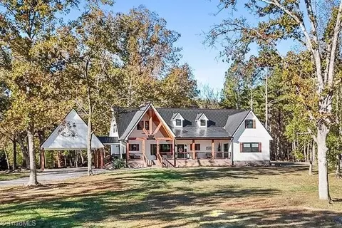 151 Borden Rd, Robbins, NC 27325