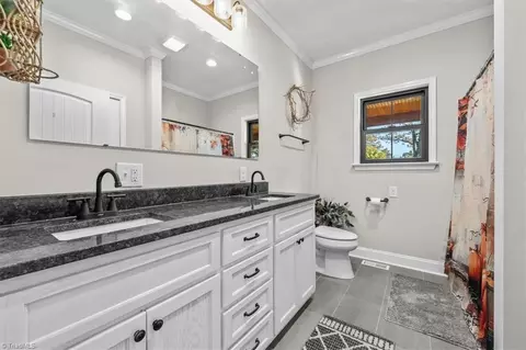 Bath - 151 Borden Rd, Robbins, NC 27325 photo 1 of 7