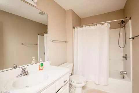 Bath - 2630 Ingleside Dr #2D, High Point, NC 27265 photo 3 of 3