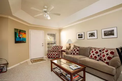 Living - 2630 Ingleside Dr #2D, High Point, NC 27265 photo 1 of 1