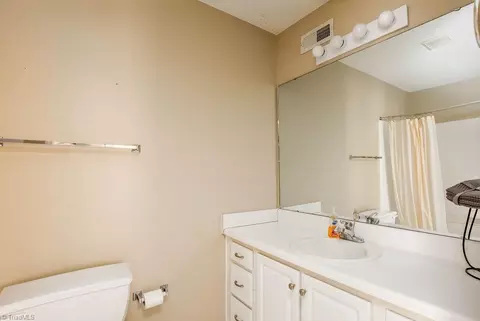 Bath - 2630 Ingleside Dr #2D, High Point, NC 27265 photo 2 of 3