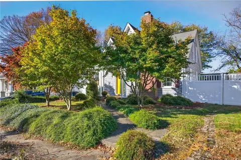 2124 Konnoak View Dr, Winston Salem, NC 27127