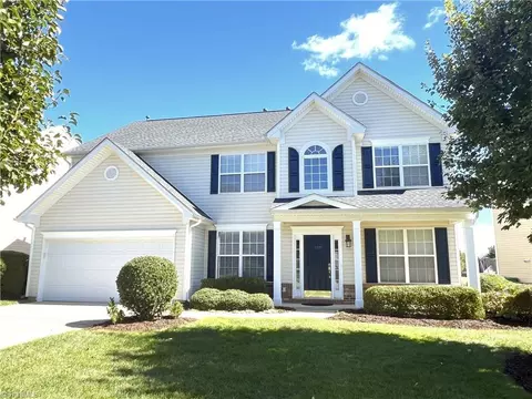 1349 Pondhaven Dr, High Point, NC 27265